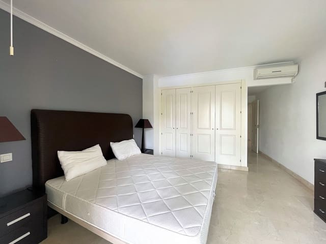 4 soveværelse Byhus til salg i La Atalaya, Villanueva de Algaidas med swimmingpool garage - € 565.000 (Ref: 7383097)