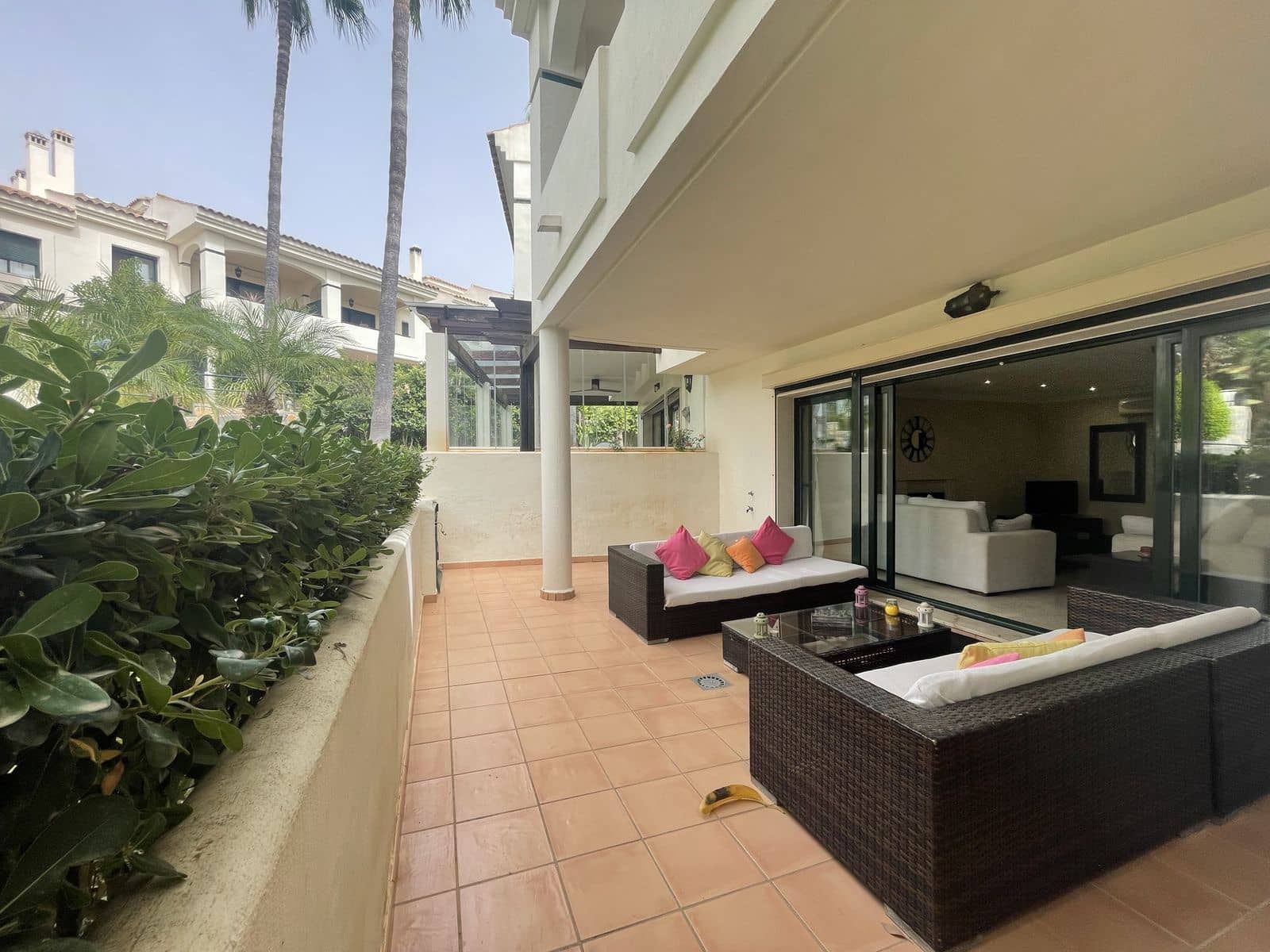 4 quarto Casa em Banda para venda em La Atalaya com piscina garagem - 565 000 € (Ref: 7383097)