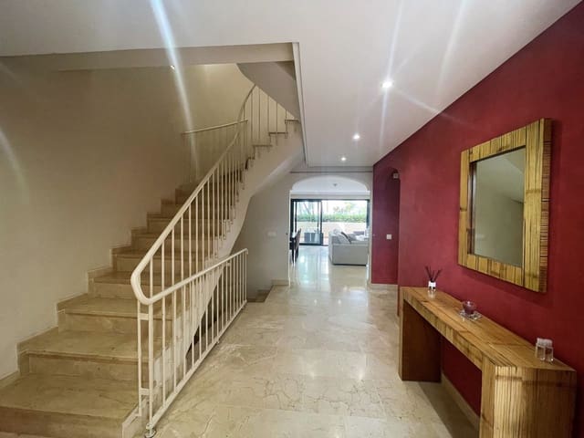 4 soveværelse Byhus til salg i La Atalaya, Villanueva de Algaidas med swimmingpool garage - € 565.000 (Ref: 7383097)