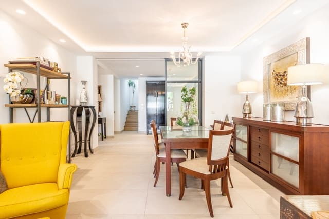 3 soverom Villa til salgs i Nueva Andalucia, Marbella med svømmebasseng garasje - € 745 000 (Ref: 7394000)