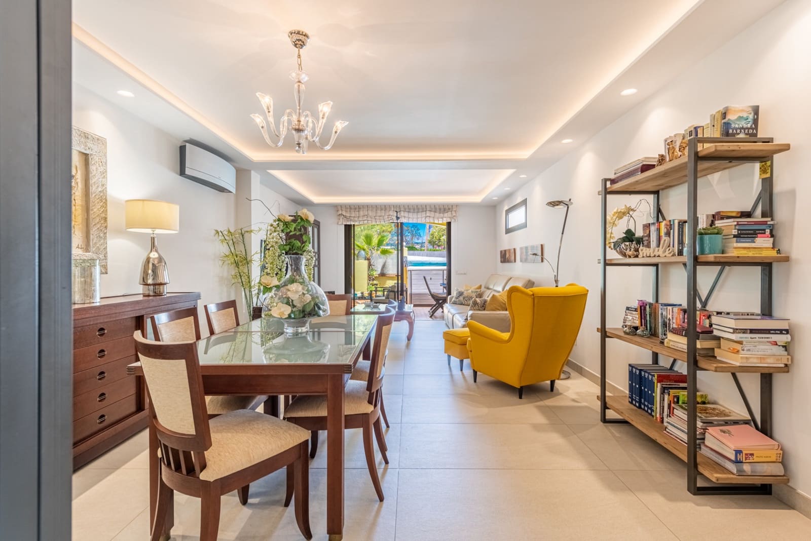 3 soverom Villa til salgs i Nueva Andalucia med svømmebasseng garasje - € 745 000 (Ref: 7394000)