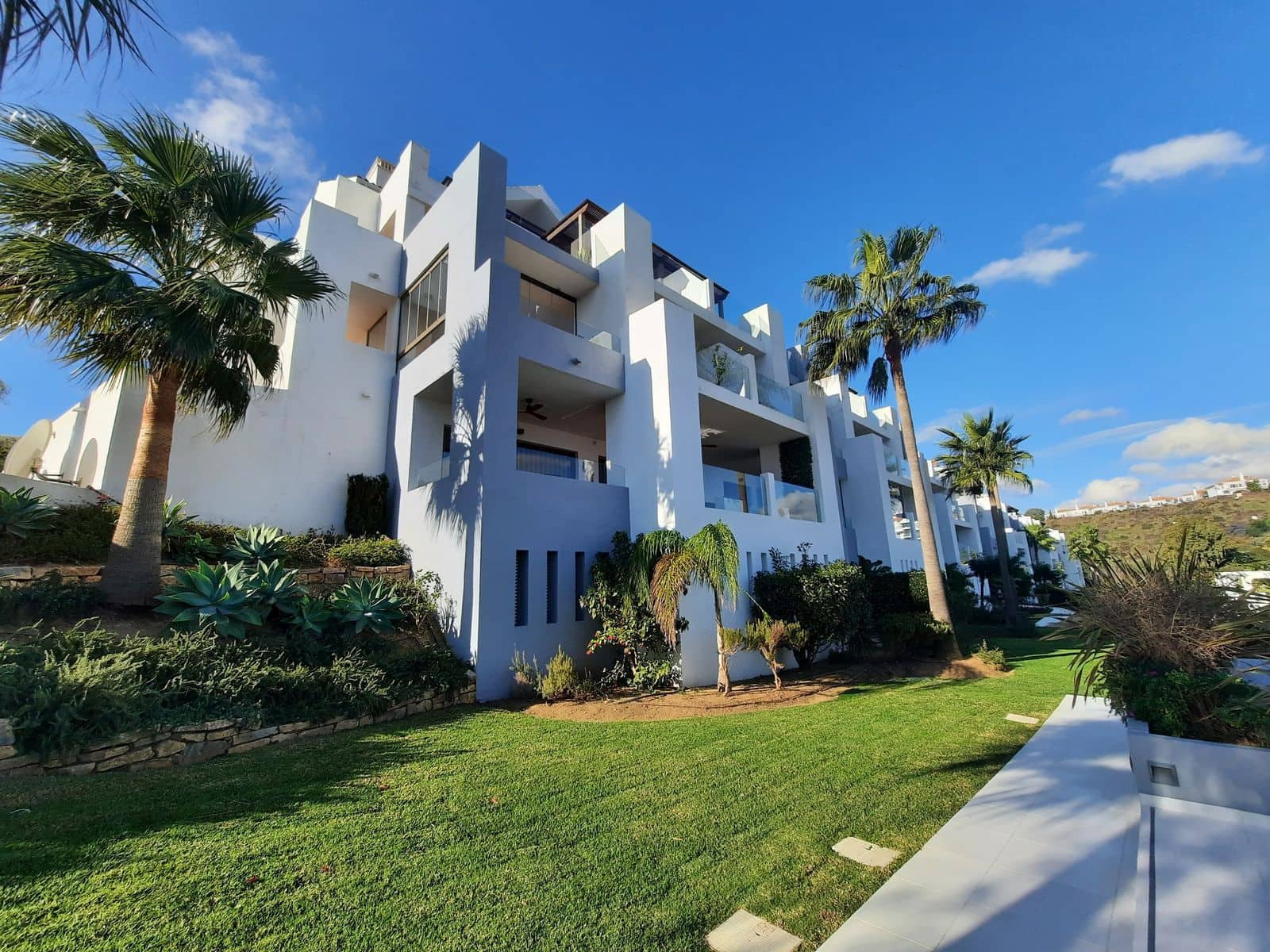 2 bedroom Penthouse for sale in La Cala de Mijas with pool garage - € 399,999 (Ref: 7409612)