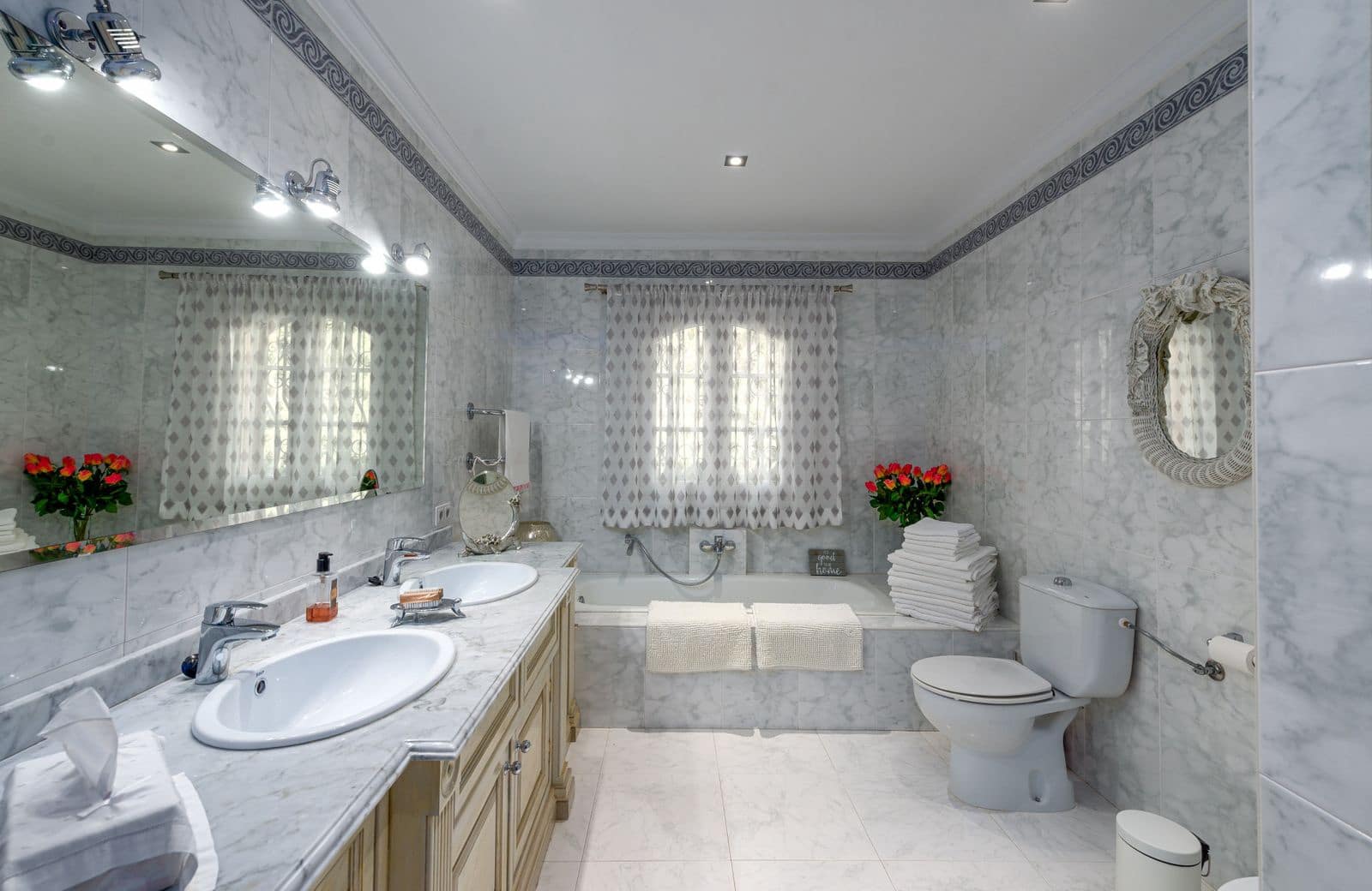 4 soverom Villa til salgs i El Paraiso med svømmebasseng garasje - € 1 595 000 (Ref: 7409615)