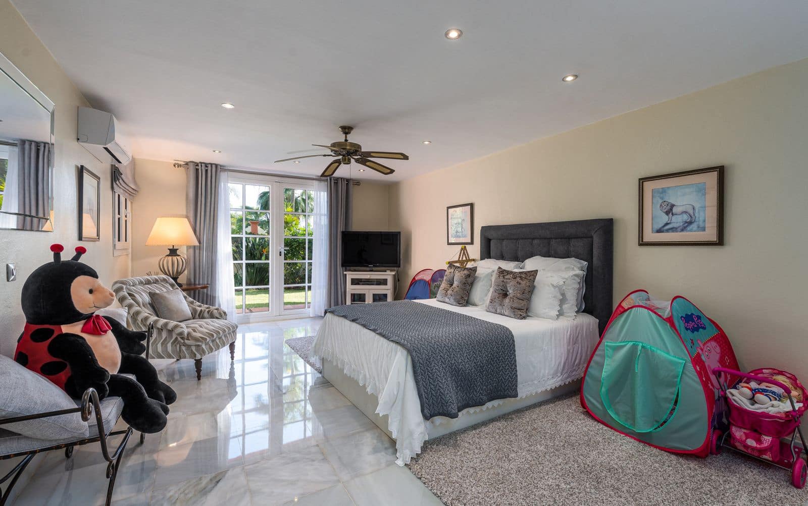 4 soverom Villa til salgs i El Paraiso med svømmebasseng garasje - € 1 595 000 (Ref: 7409615)