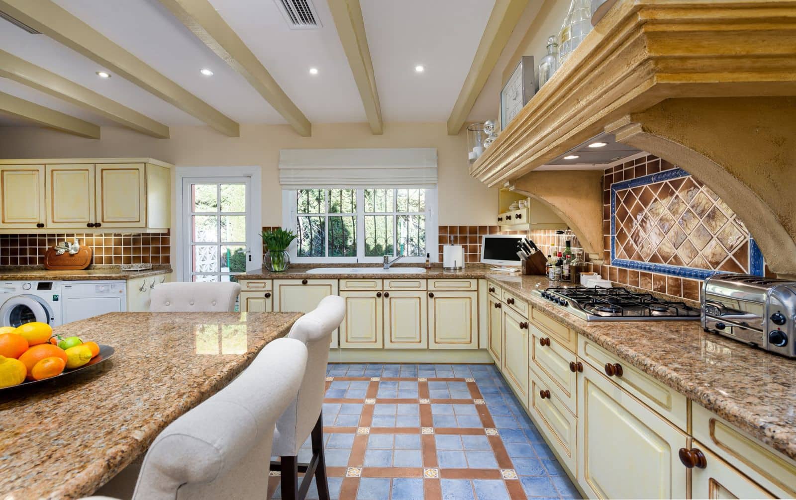 4 soverom Villa til salgs i El Paraiso med svømmebasseng garasje - € 1 595 000 (Ref: 7409615)