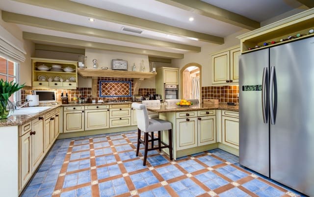 4 soverom Villa til salgs i El Paraiso, Estepona med svømmebasseng garasje - € 1 595 000 (Ref: 7409615)