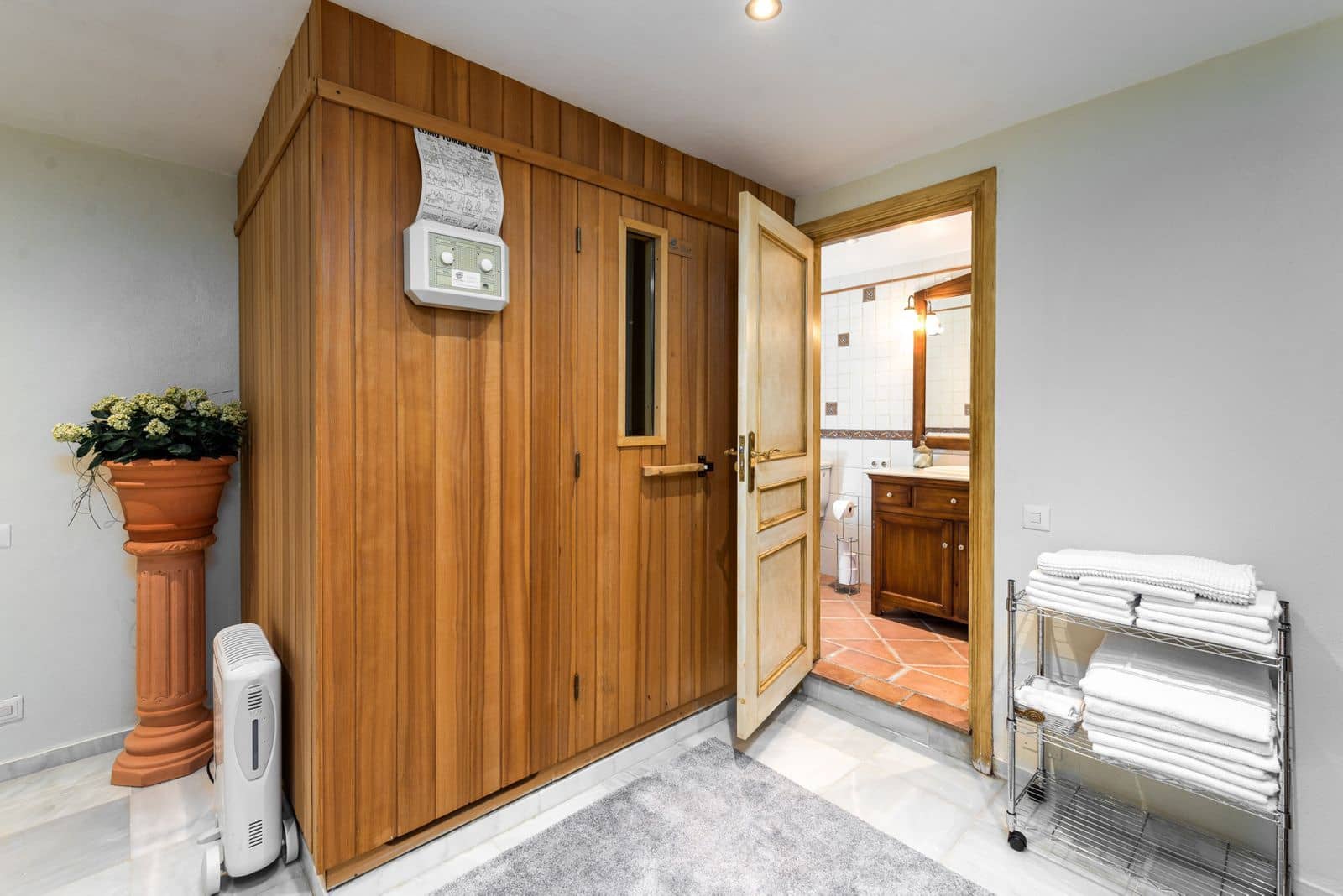 4 soverom Villa til salgs i El Paraiso med svømmebasseng garasje - € 1 595 000 (Ref: 7409615)