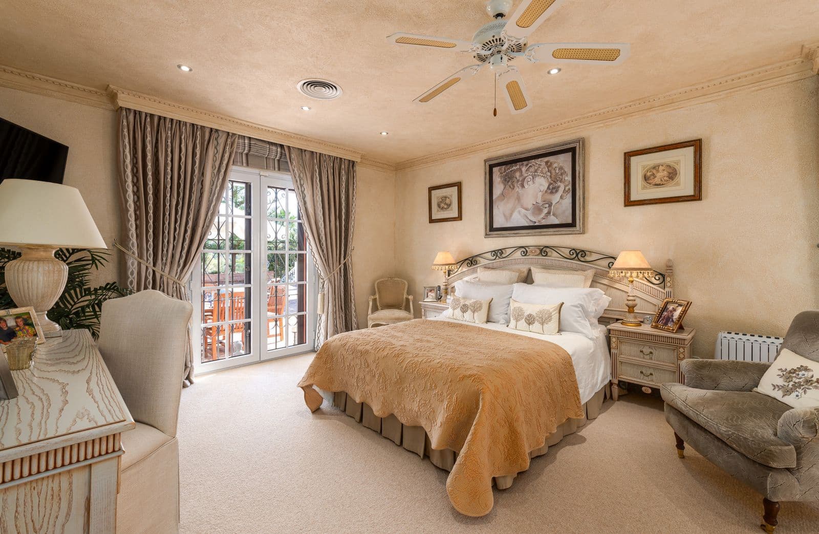 4 soverom Villa til salgs i El Paraiso med svømmebasseng garasje - € 1 595 000 (Ref: 7409615)