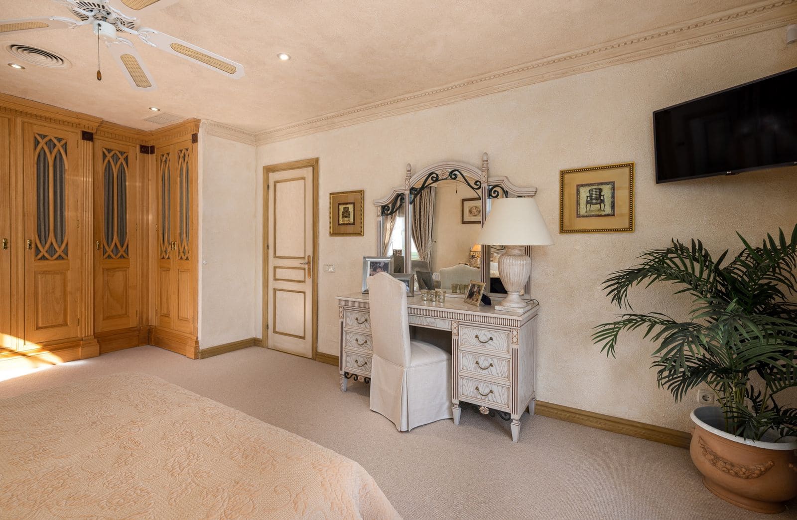 4 soverom Villa til salgs i El Paraiso med svømmebasseng garasje - € 1 595 000 (Ref: 7409615)