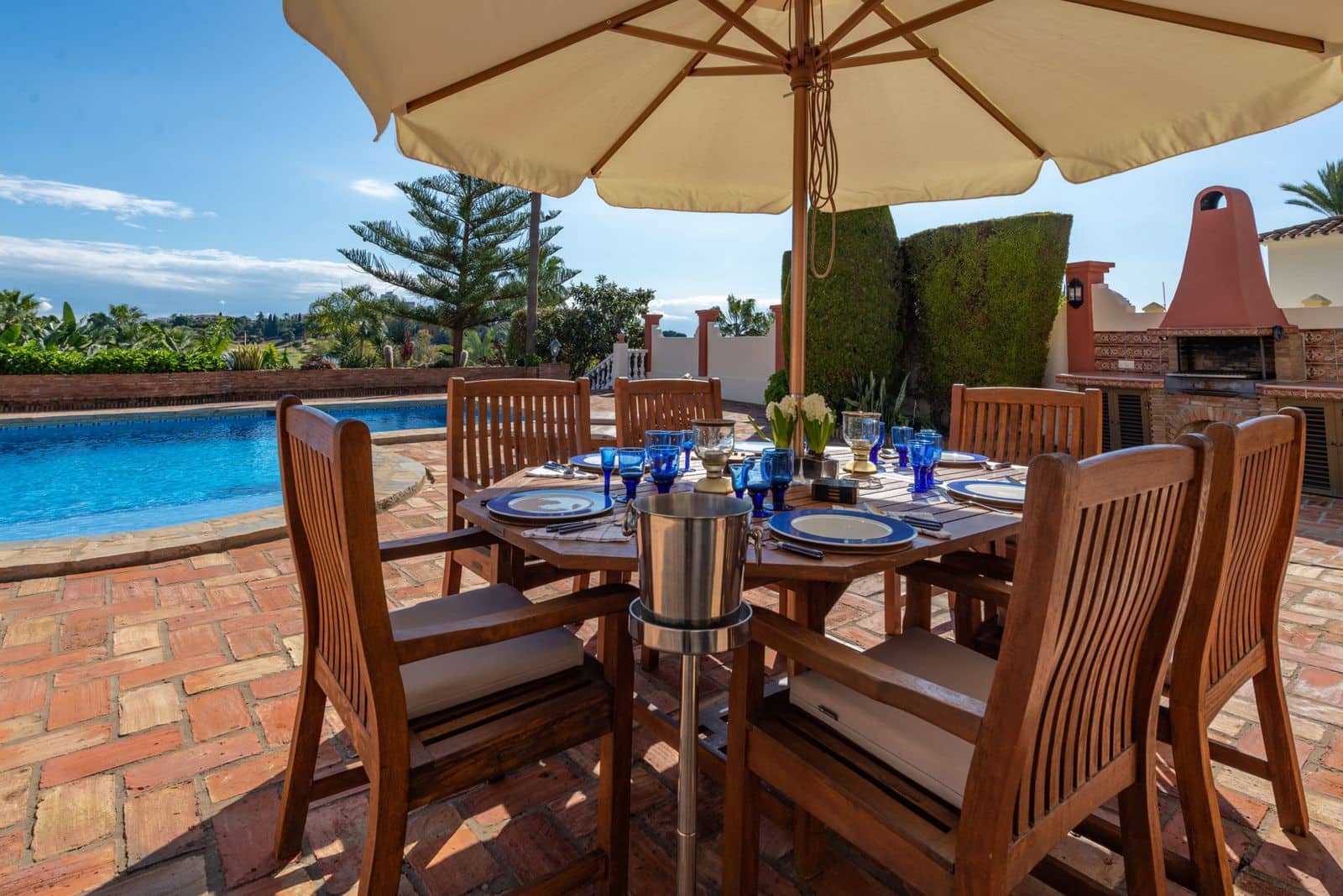 4 soverom Villa til salgs i El Paraiso med svømmebasseng garasje - € 1 595 000 (Ref: 7409615)