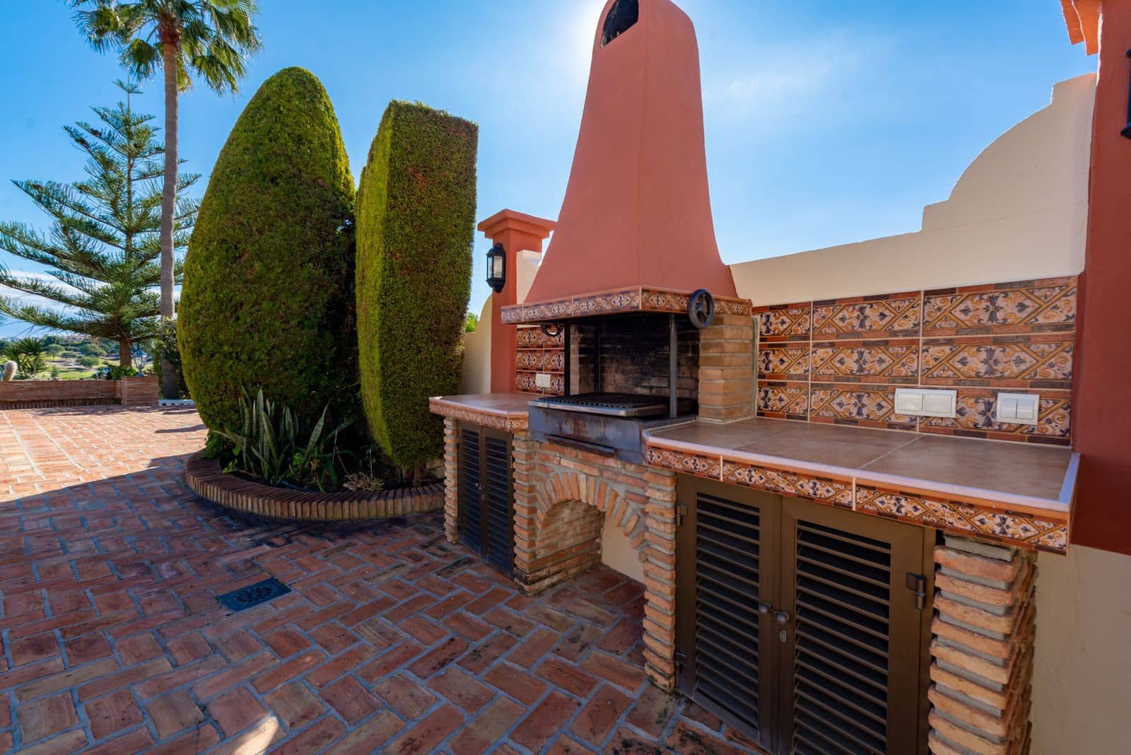 4 soverom Villa til salgs i El Paraiso med svømmebasseng garasje - € 1 595 000 (Ref: 7409615)