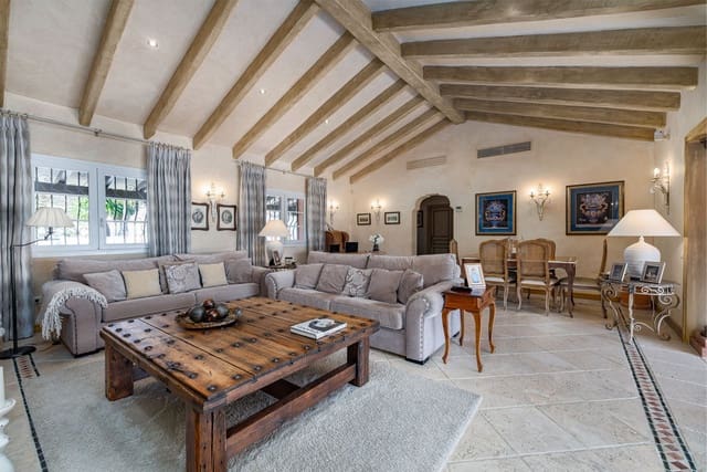 4 soverom Villa til salgs i El Paraiso, Estepona med svømmebasseng garasje - € 1 595 000 (Ref: 7409615)