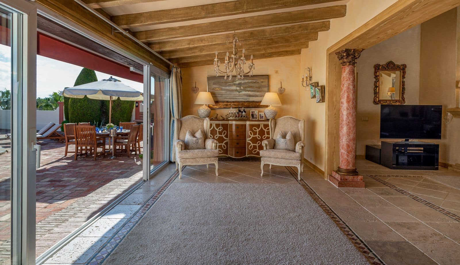 4 soverom Villa til salgs i El Paraiso med svømmebasseng garasje - € 1 595 000 (Ref: 7409615)