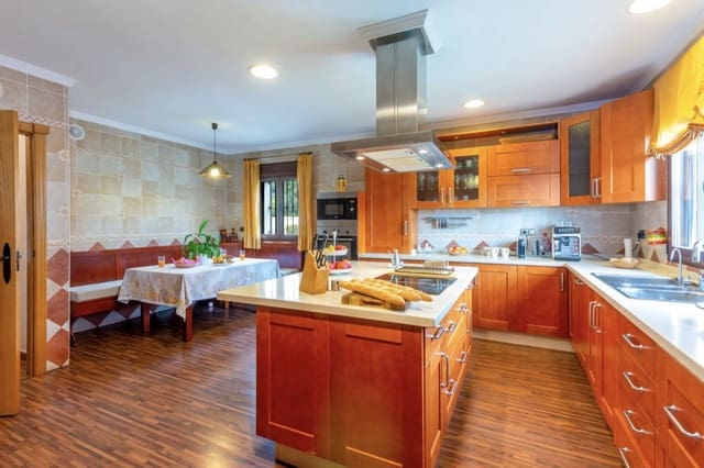 5 soveværelse Villa til salg i Mijas med swimmingpool garage - € 1.200.000 (Ref: 7414164)