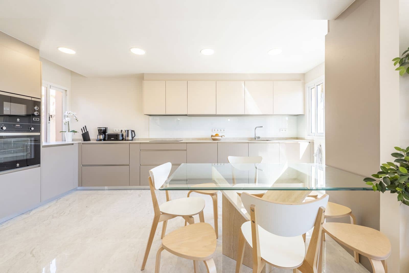 4 quarto Casa em Banda para venda em Nueva Andalucia com piscina garagem - 575 000 € (Ref: 7424738)