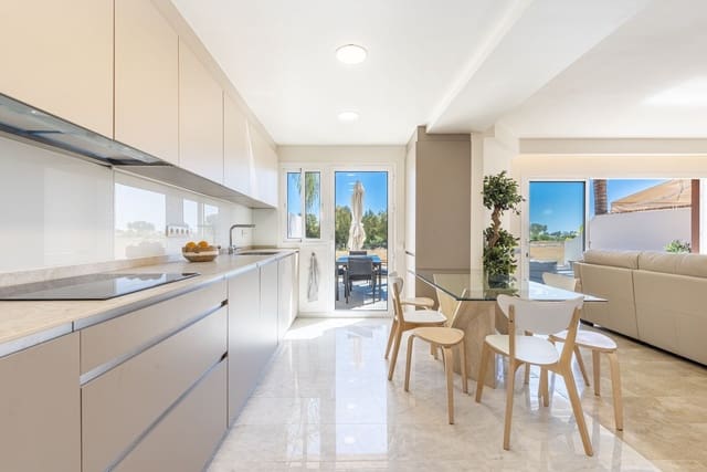 4 chambre Maison de Ville à vendre à Nueva Andalucia, Marbella avec piscine garage - 575 000 € (Ref: 7424738)