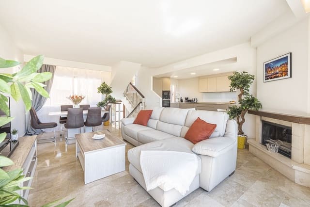 4 chambre Maison de Ville à vendre à Nueva Andalucia, Marbella avec piscine garage - 575 000 € (Ref: 7424738)