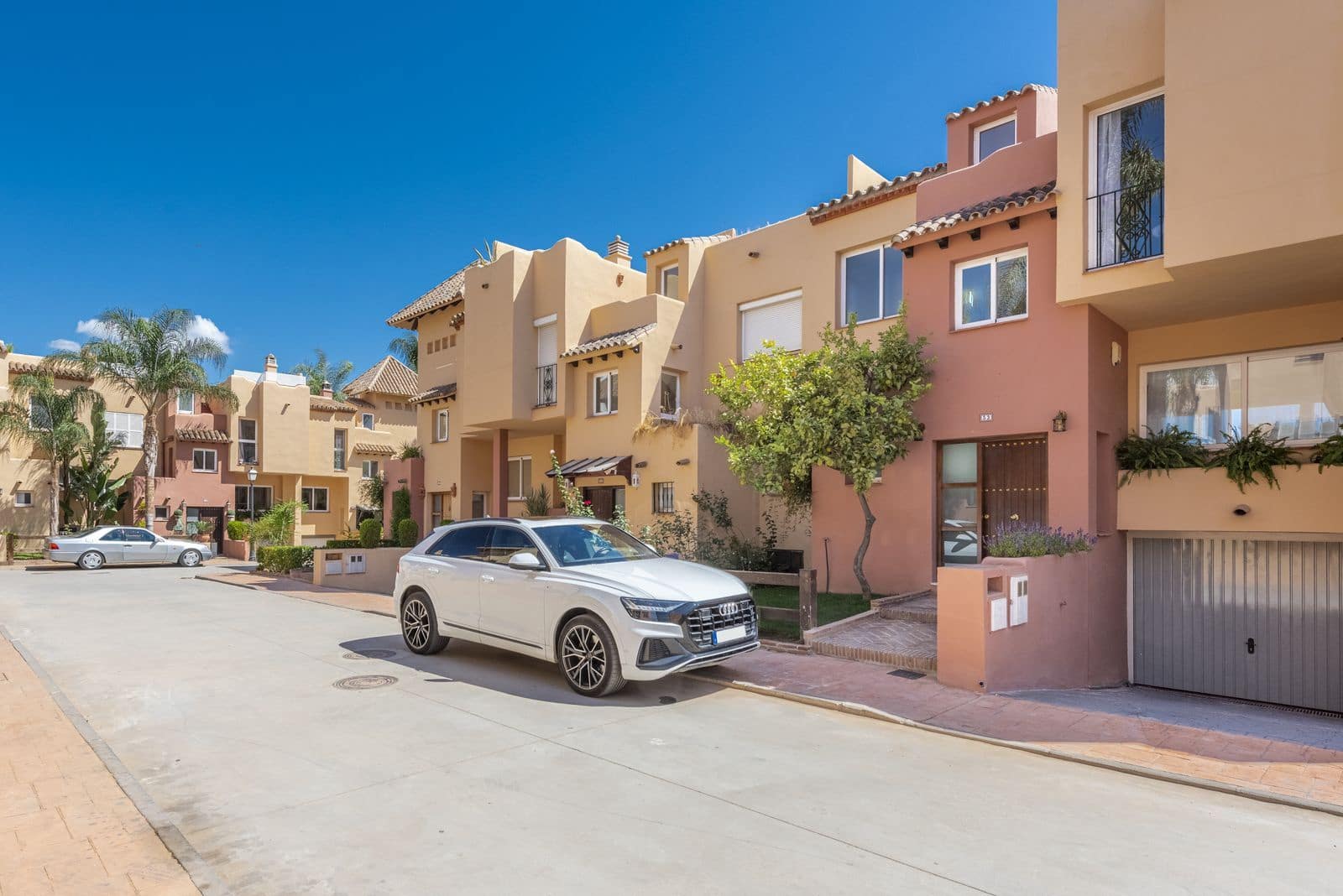 4 quarto Casa em Banda para venda em Nueva Andalucia com piscina garagem - 575 000 € (Ref: 7424738)