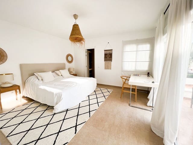 2 soverom Hus til salgs i Nueva Andalucia, Marbella med svømmebasseng garasje - € 545 000 (Ref: 7431338)