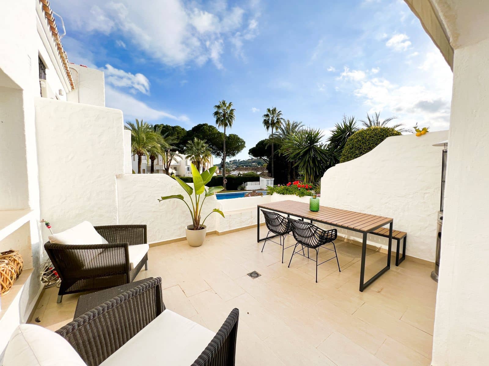 2 slaapkamer Huis te koop in Nueva Andalucia met zwembad garage - € 545.000 (Ref: 7431338)