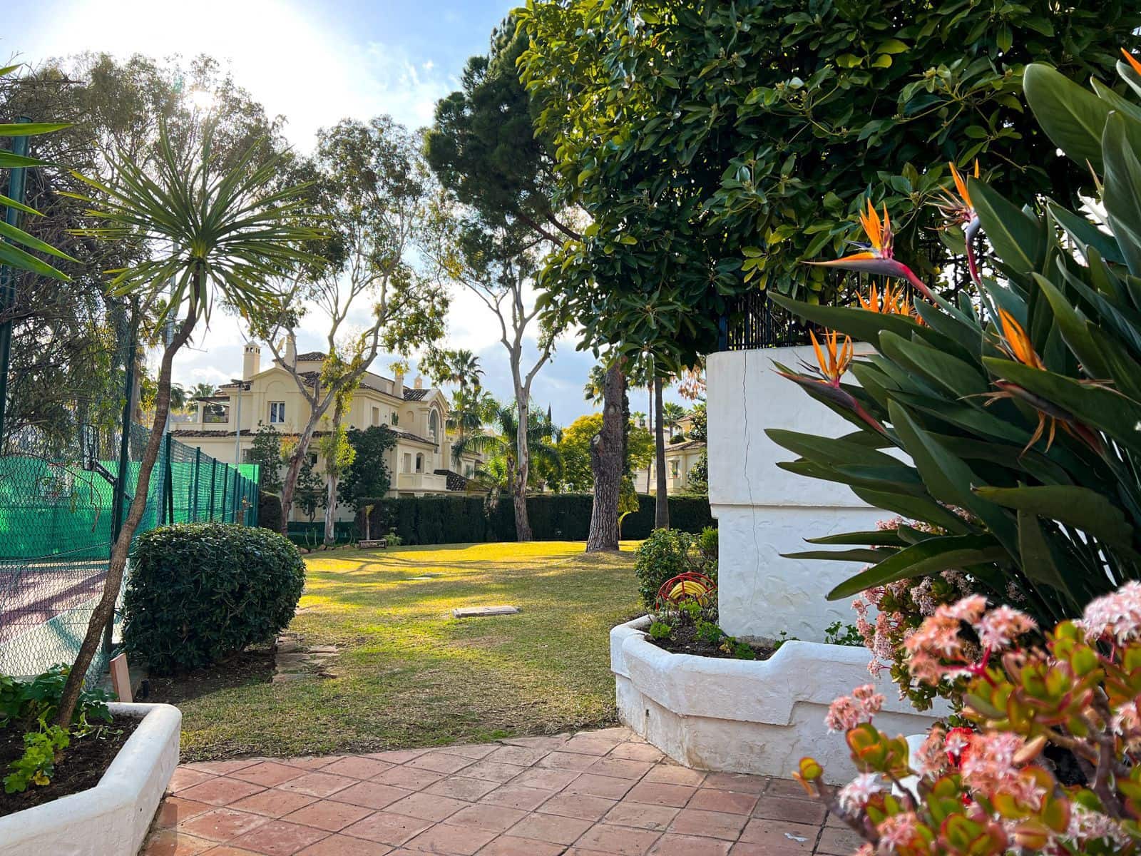 2 slaapkamer Huis te koop in Nueva Andalucia met zwembad garage - € 545.000 (Ref: 7431338)