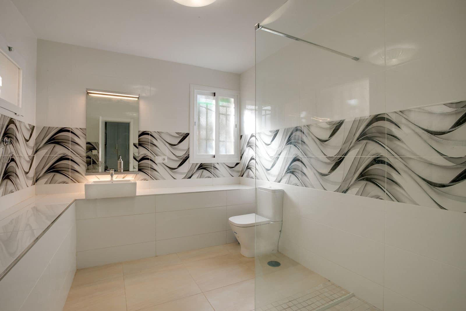 4 sovrum Villa till salu i Estepona med pool garage - 890 000 € (Ref: 7431340)