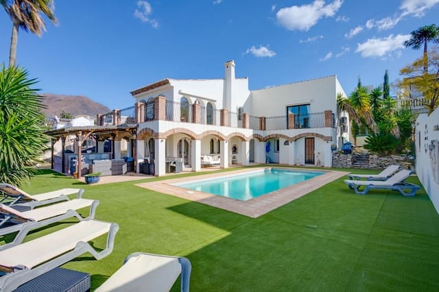 4 sovrum Villa till salu i Estepona med pool garage - 890 000 € (Ref: 7431340)