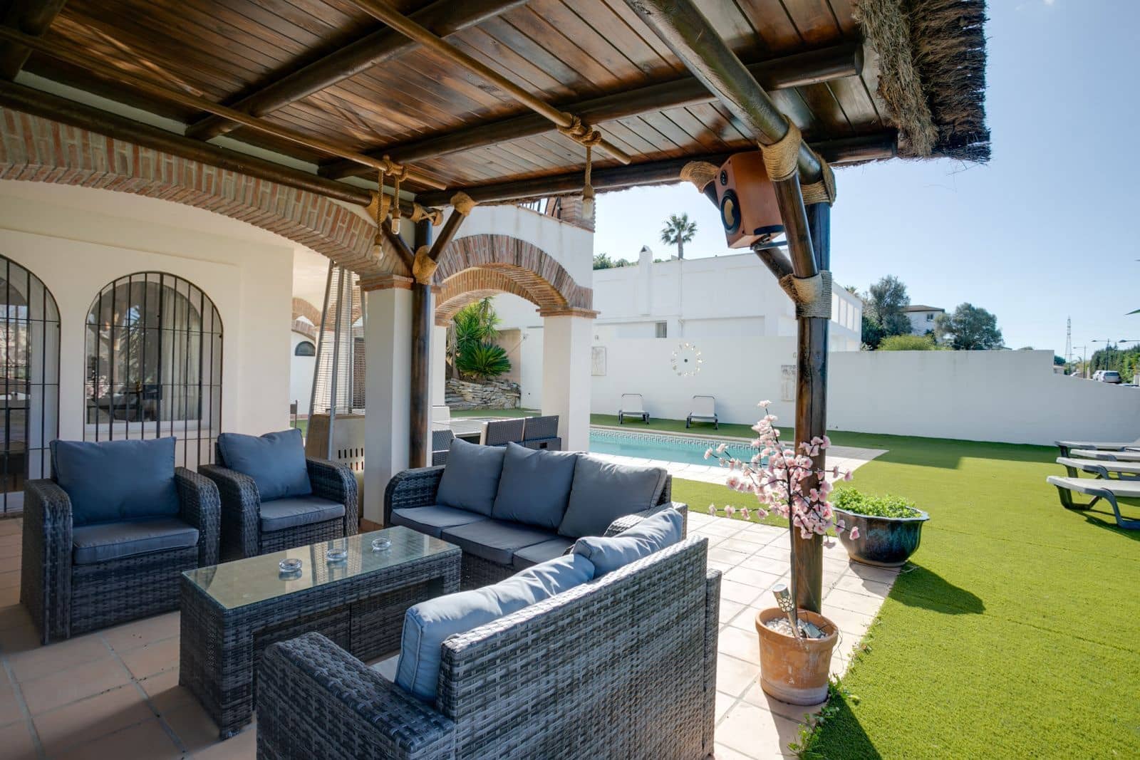 4 sovrum Villa till salu i Estepona med pool garage - 890 000 € (Ref: 7431340)