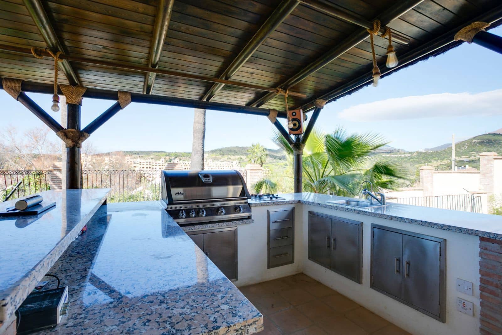 4 sovrum Villa till salu i Estepona med pool garage - 890 000 € (Ref: 7431340)