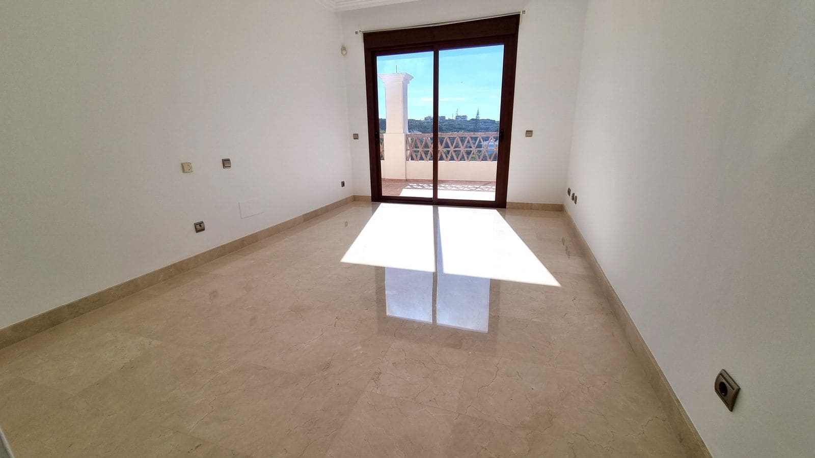 4 soveværelse Villa til salg i Las Chapas med swimmingpool garage - € 1.530.000 (Ref: 7478416)