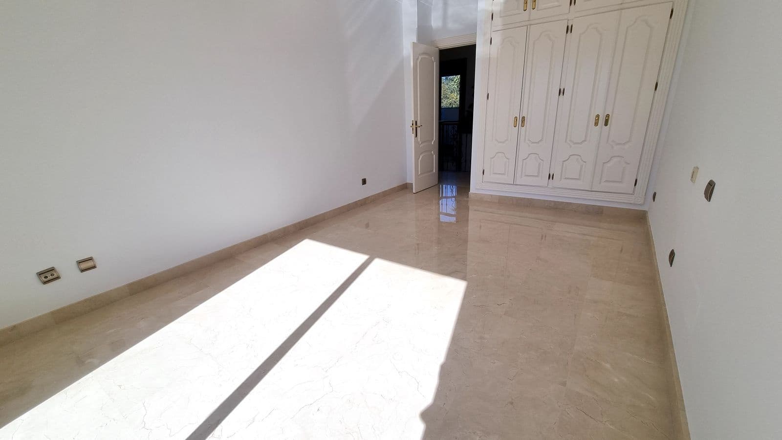 4 soveværelse Villa til salg i Las Chapas med swimmingpool garage - € 1.530.000 (Ref: 7478416)