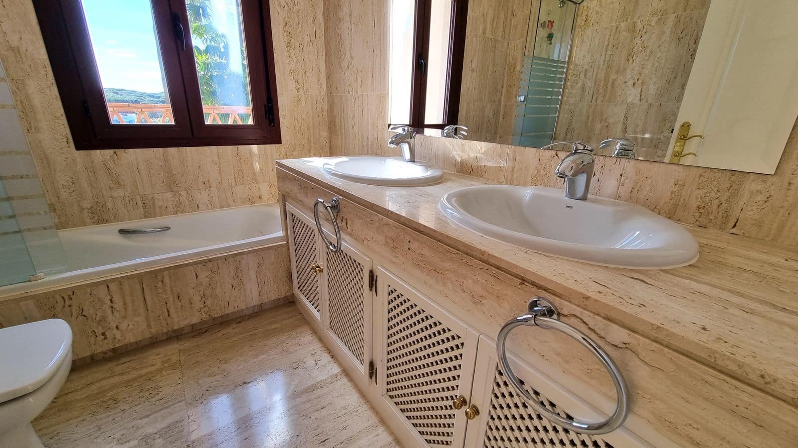 4 soveværelse Villa til salg i Las Chapas med swimmingpool garage - € 1.530.000 (Ref: 7478416)