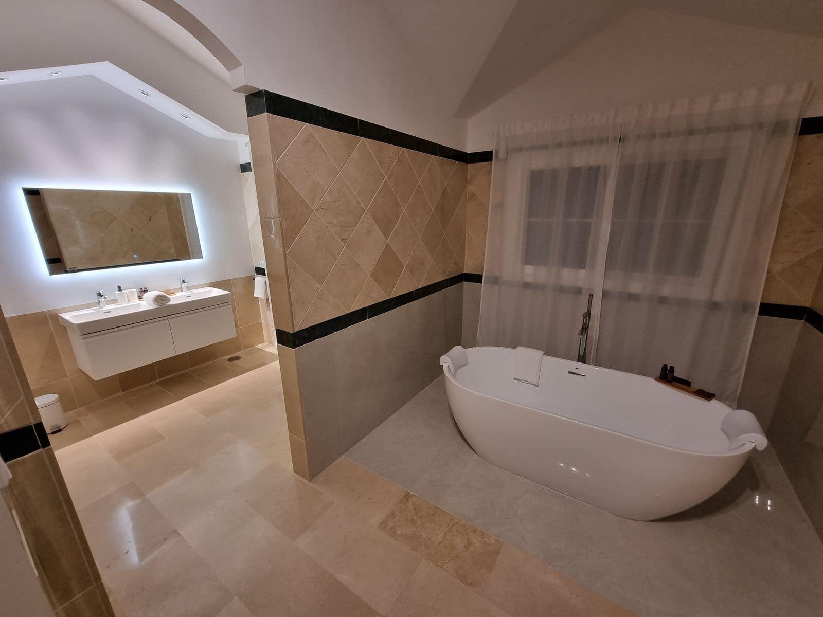 3 soveværelse Villa til salg i La Atalaya med swimmingpool garage - € 1.500.000 (Ref: 7512594)