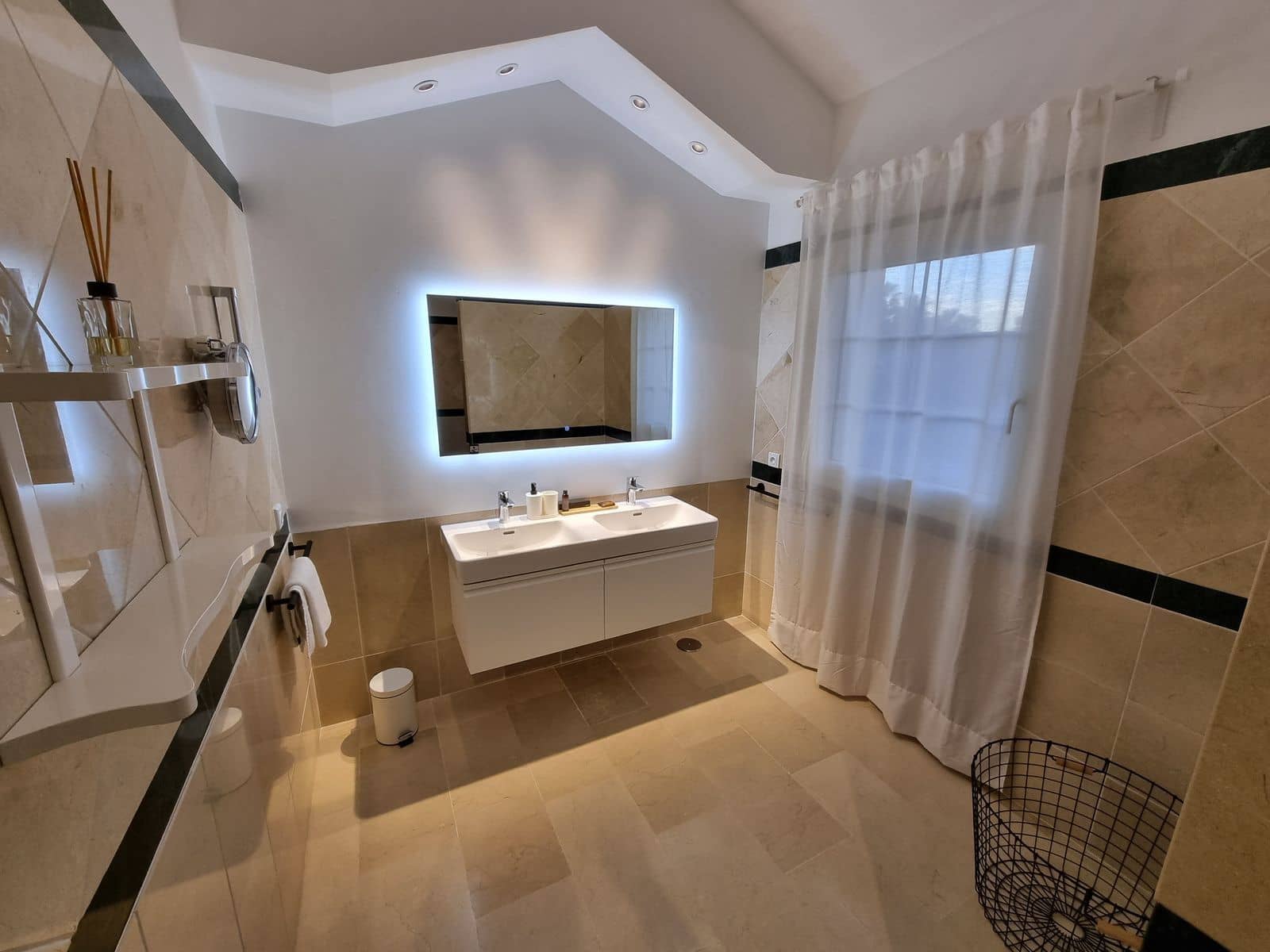 3 soveværelse Villa til salg i La Atalaya med swimmingpool garage - € 1.500.000 (Ref: 7512594)