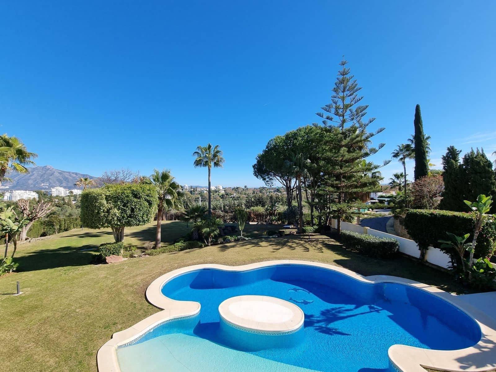 3 soveværelse Villa til salg i La Atalaya med swimmingpool garage - € 1.500.000 (Ref: 7512594)