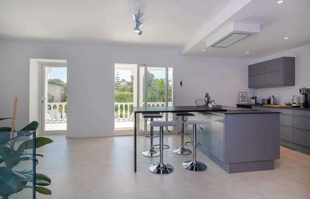 4 bedroom Apartment for sale in El Rosario, Marbella with pool garage - € 1,350,000 (Ref: 7519994)