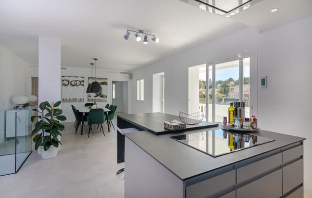 4 bedroom Apartment for sale in El Rosario, Marbella with pool garage - € 1,350,000 (Ref: 7519994)