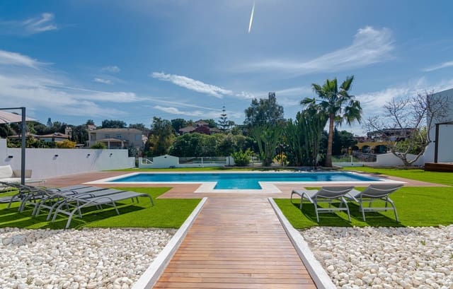 4 bedroom Apartment for sale in El Rosario, Marbella with pool garage - € 1,350,000 (Ref: 7519994)