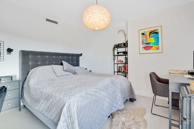 3 soveværelse Penthouse til salg i Estepona med swimmingpool garage - € 420.000 (Ref: 7524709)