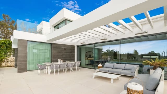 6 sypialnia Willa na sprzedaż w Cabopino, Marbella z basenem garażem - 2 100 000 € (Ref: 7531852)