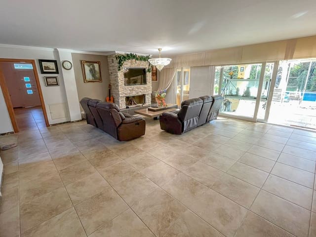 5 soverom Villa til salgs i Marbesa, Marbella med svømmebasseng garasje - € 2 100 000 (Ref: 7561467)