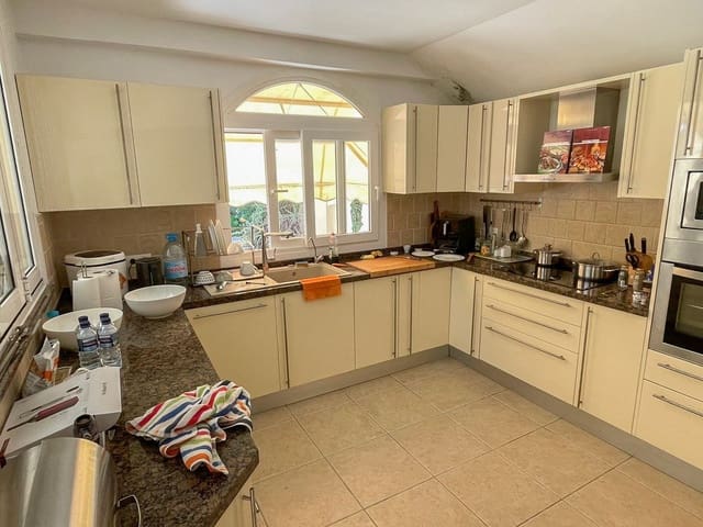 5 soverom Villa til salgs i Marbesa, Marbella med svømmebasseng garasje - € 2 100 000 (Ref: 7561467)