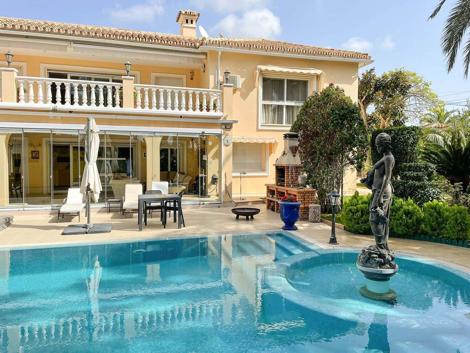 5 soverom Villa til salgs i Marbesa med svømmebasseng garasje - € 2 100 000 (Ref: 7561467)