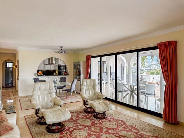 4 makuuhuone Huvila myytävänä paikassa Cerros del Águila, Mijas mukana uima-altaan 
autotalli - 745 000 € (Ref: 7597135)