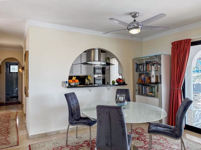 4 makuuhuone Huvila myytävänä paikassa Cerros del Águila, Mijas mukana uima-altaan 
autotalli - 745 000 € (Ref: 7597135)