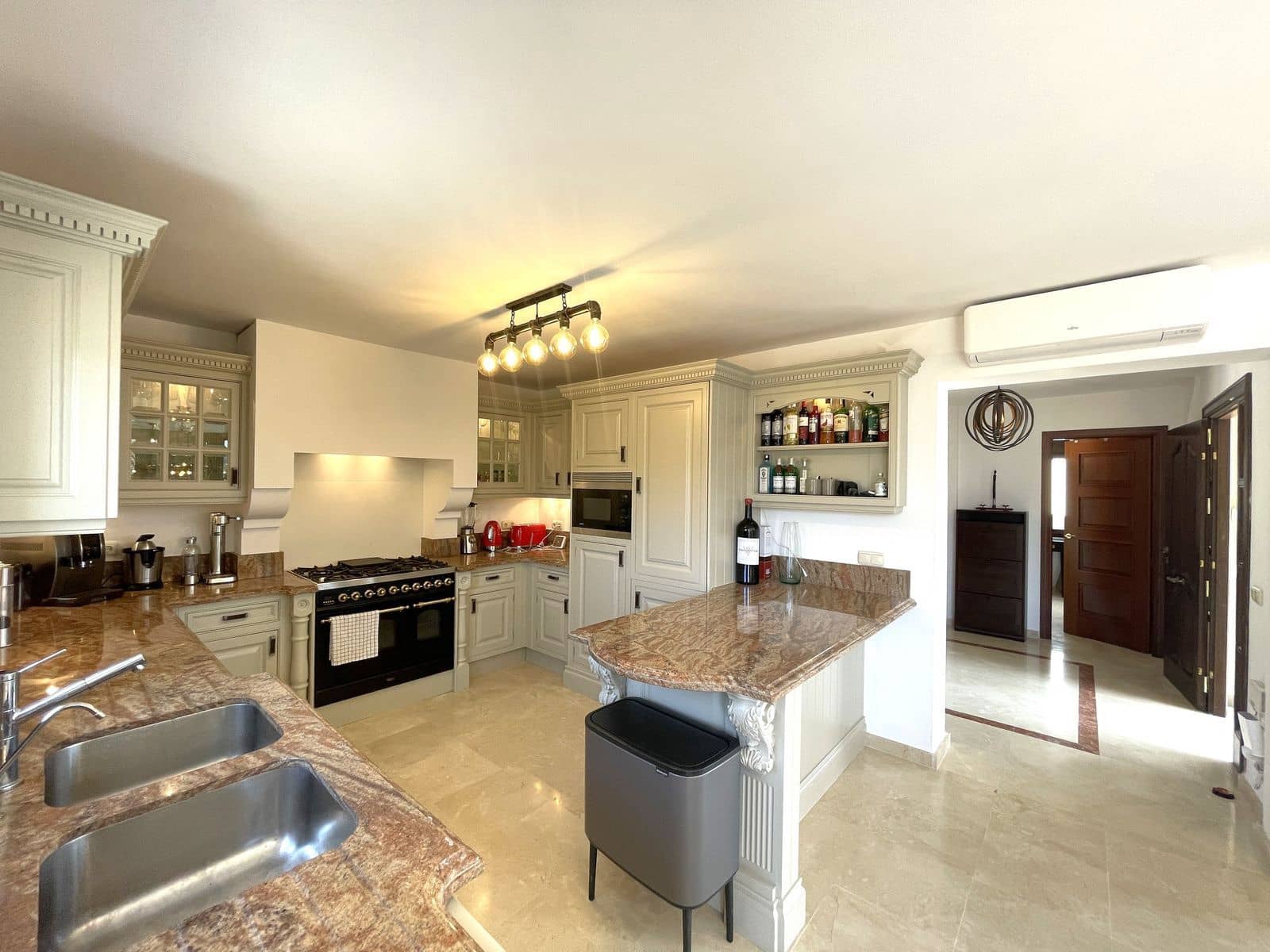 5 soveværelse Villa til salg i Riviera del Sol med swimmingpool garage - € 1.200.000 (Ref: 7601002)