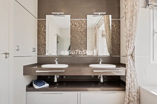 4 sypialnia Willa na sprzedaż w Marbella z basenem garażem - 1 950 000 € (Ref: 7620845)