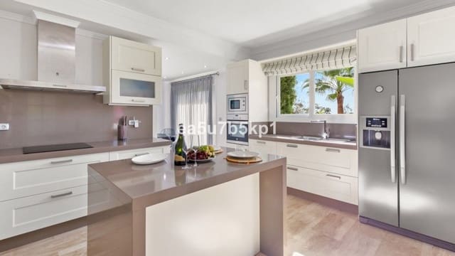 4 sypialnia Willa na sprzedaż w Marbella z basenem garażem - 1 950 000 € (Ref: 7620845)