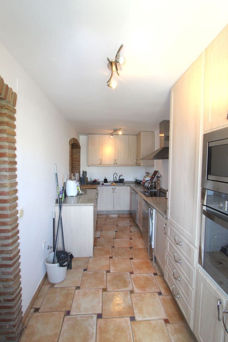 4 soverom Villa til salgs i Calahonda med svømmebasseng garasje - € 750 000 (Ref: 7627877)