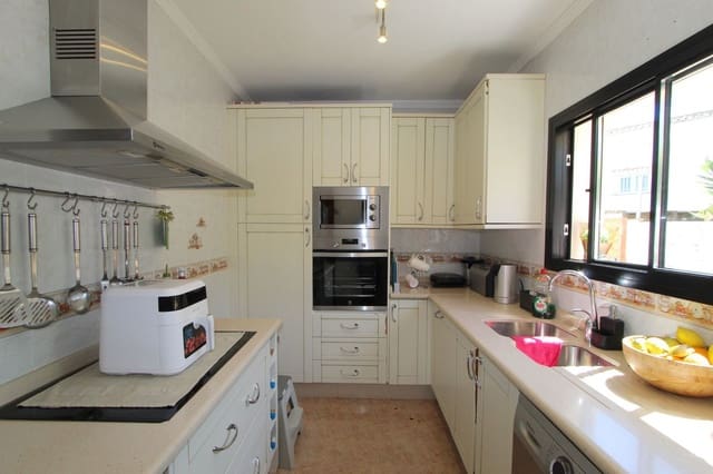 4 bedroom Villa for sale in Calahonda, Mijas with pool garage - € 750,000 (Ref: 7627877)